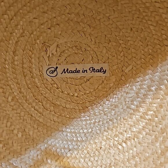Scalloped straw hat made in Italy. - Picture 3 of 6